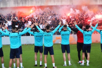 Rijeka: Navijači na treningu nogometaša Rijeke Rijeka: Navijači na treningu nogometaša Rijeke