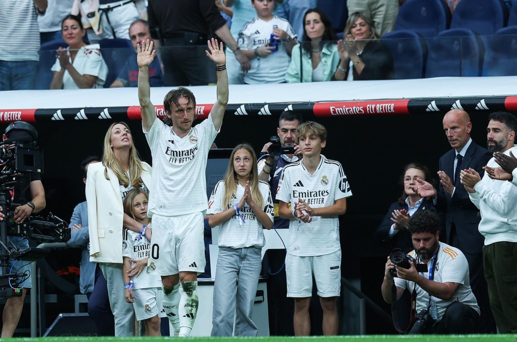 Madrid: Emotivan rastanak Luke Modrića s Real Madridom pred tisućama navijača Madrid: Emotivan rastanak Luke Modrića s Real Madridom pred tisućama navijača