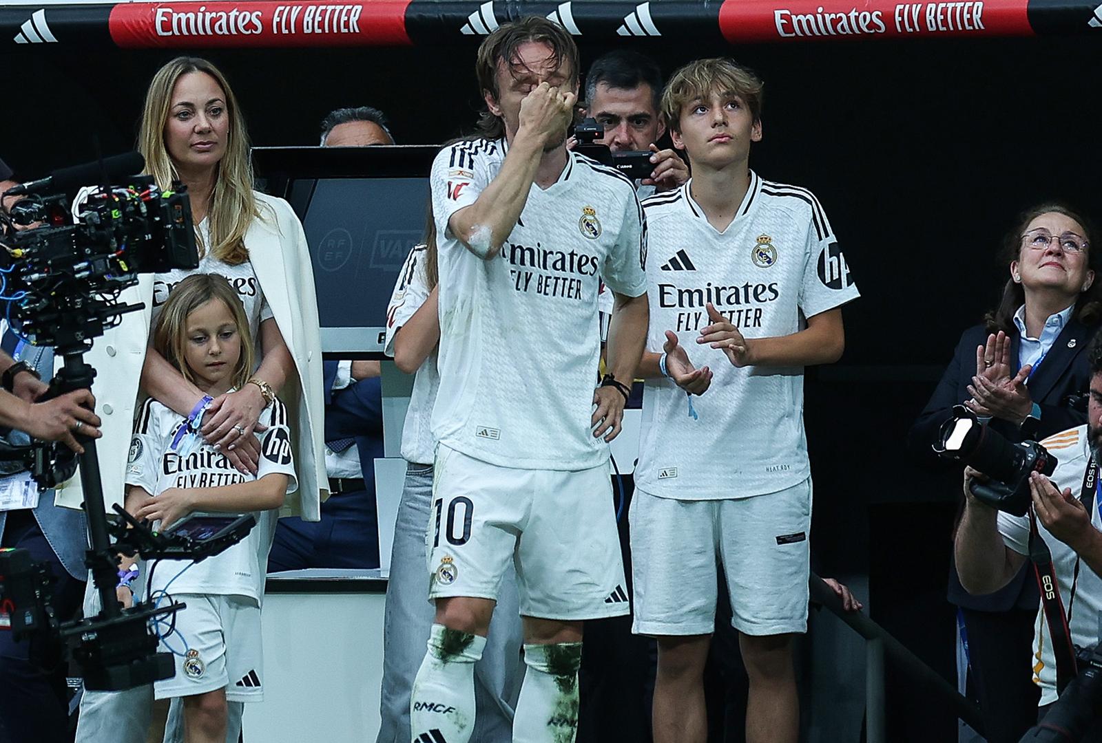 Madrid: Emotivan rastanak Luke Modrića s Real Madridom pred tisućama navijača Madrid: Emotivan rastanak Luke Modrića s Real Madridom pred tisućama navijača