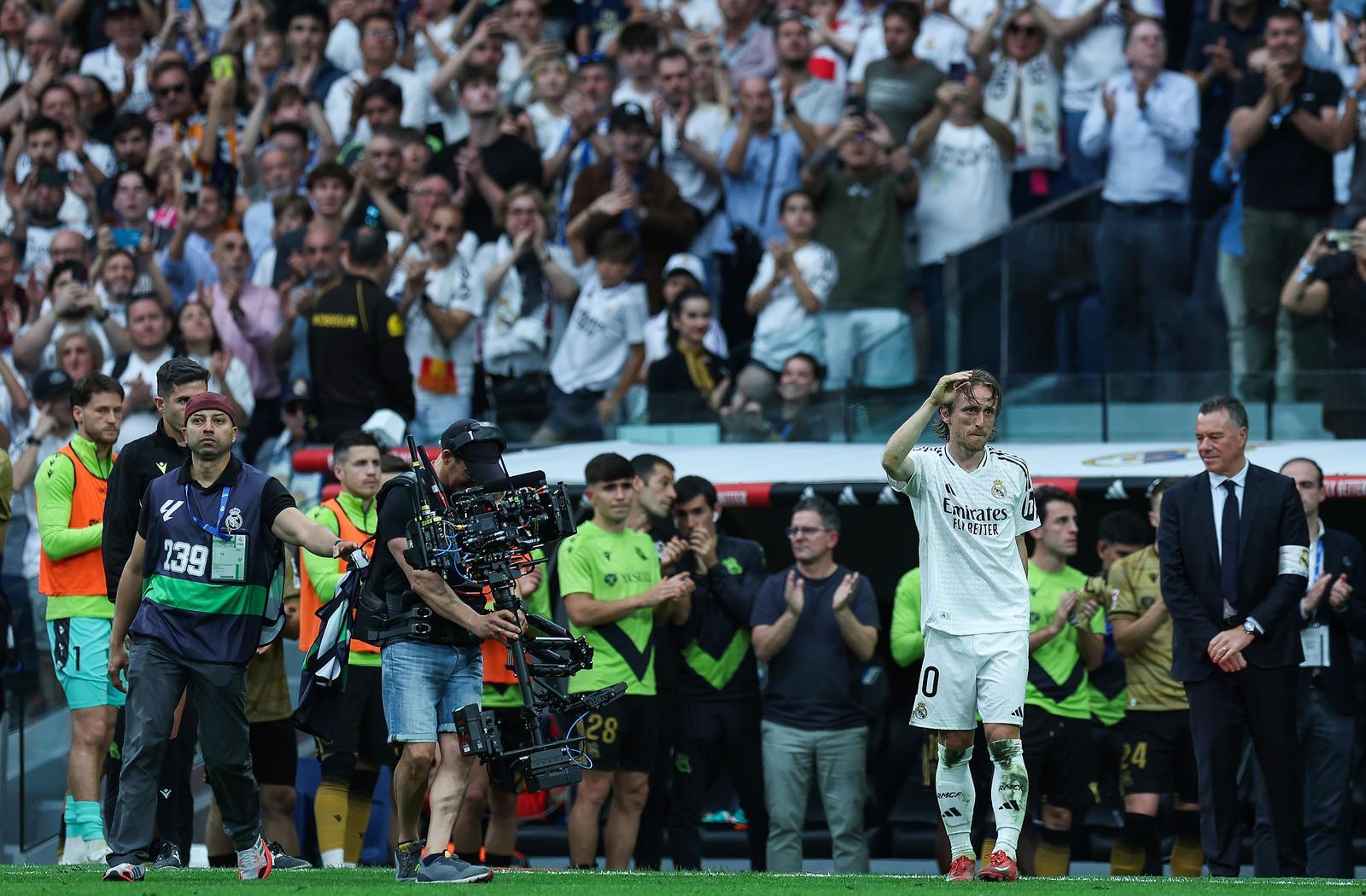 Madrid: Emotivan rastanak Luke Modrića s Real Madridom pred tisućama navijača Madrid: Emotivan rastanak Luke Modrića s Real Madridom pred tisućama navijača