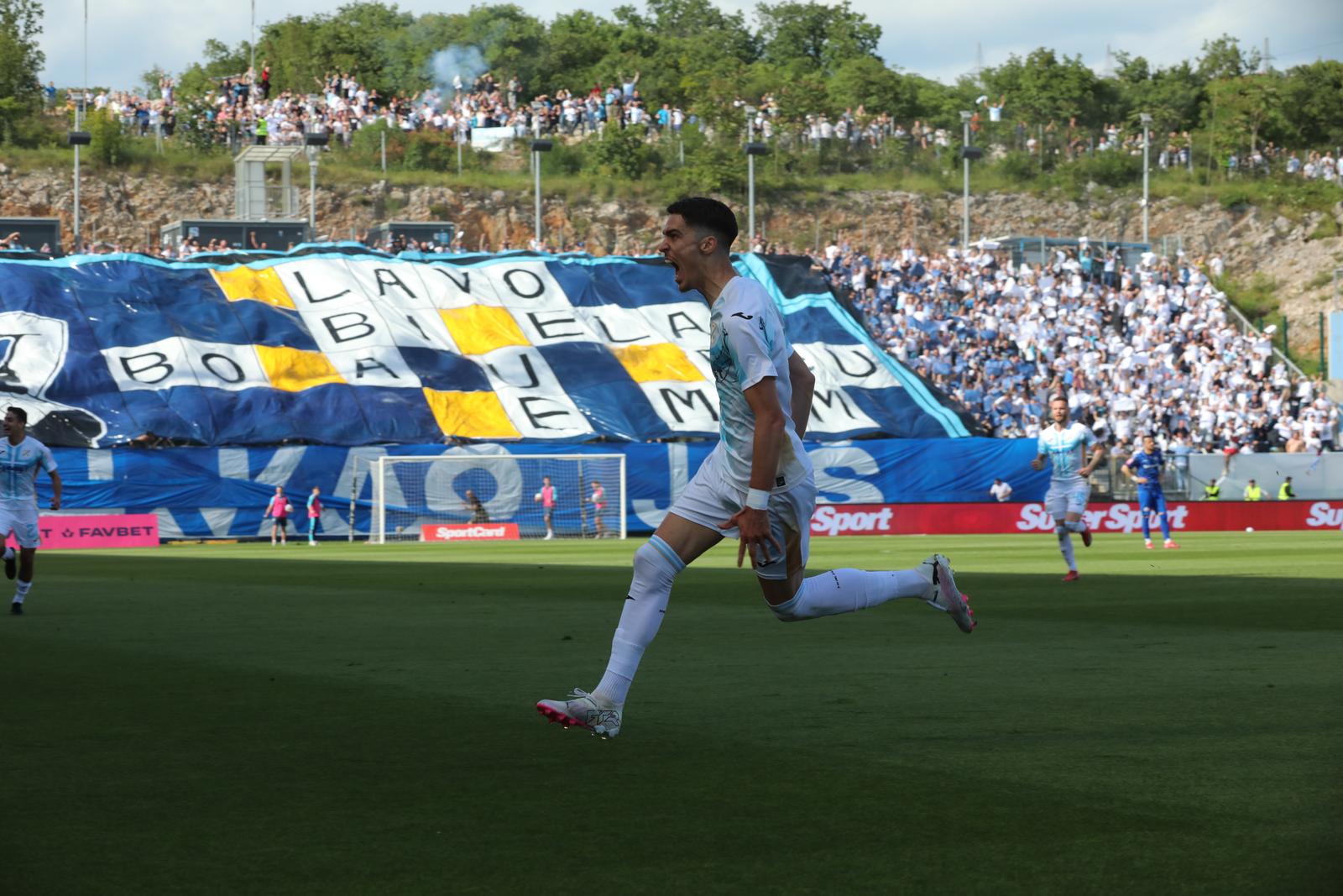 Rijeka zabija prvi gol u susretu s Belupom, slavlje na terenu
