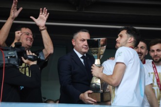 Igrači HNK Rijeka, prvaci Hrvatske, podigli su svoj pehar