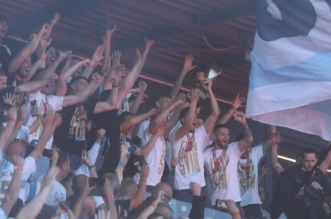 Igrači HNK Rijeka, prvaci Hrvatske, podigli su svoj pehar