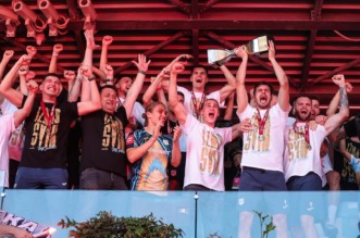 Igrači HNK Rijeka, prvaci Hrvatske, podigli su svoj pehar