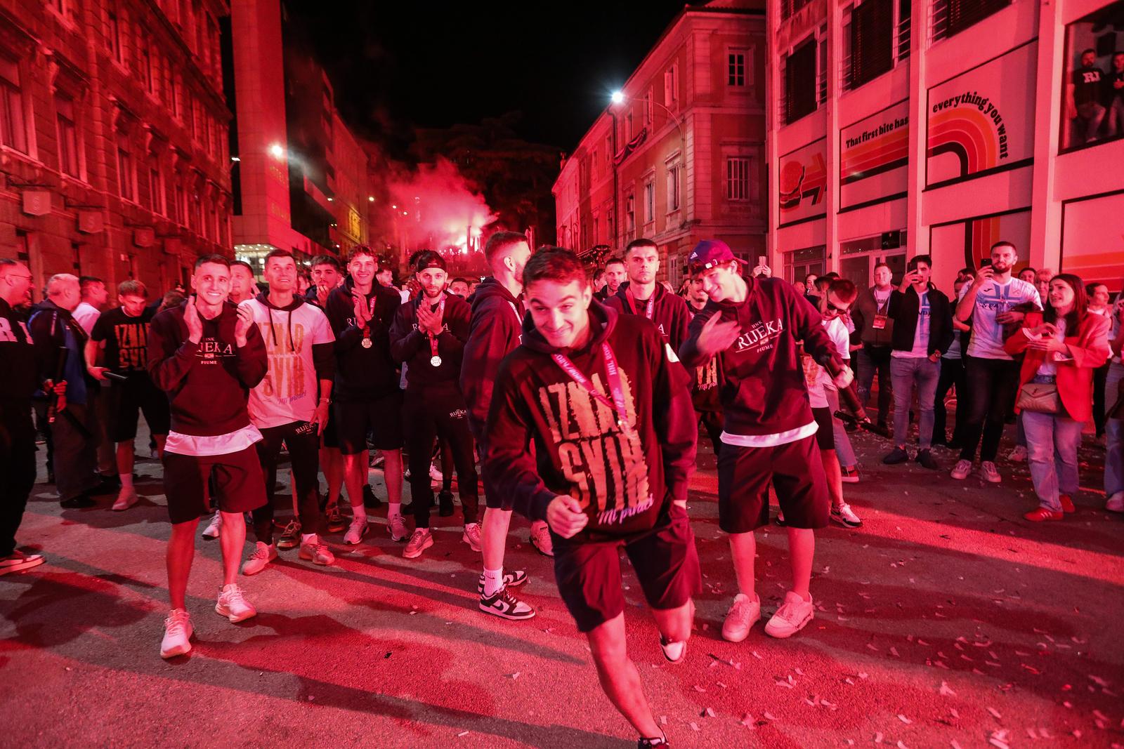 Igrači HNK Rijeka s navijačima na Korzu proslavili osvajanje prvenstva Hrvatske