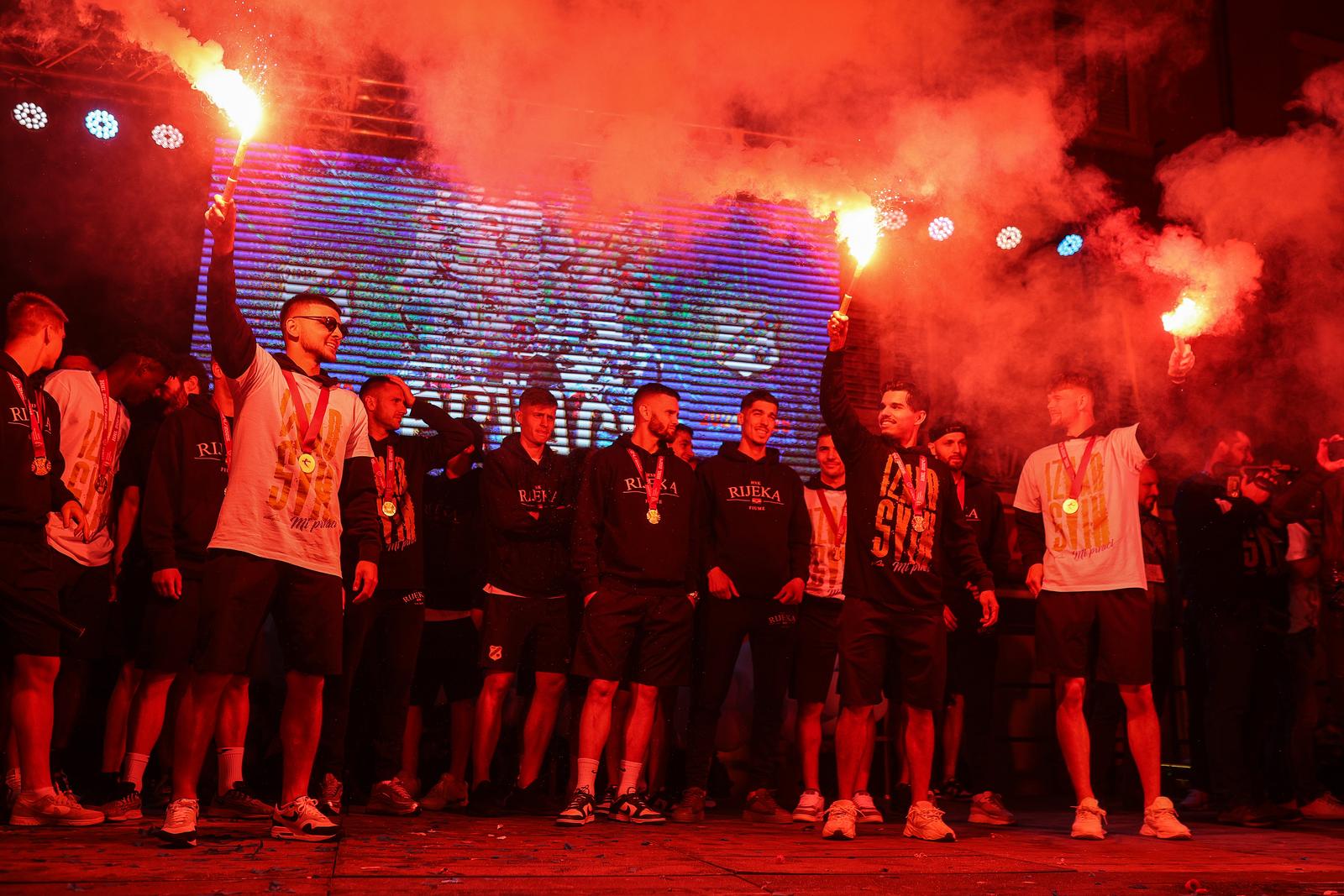 Igrači HNK Rijeka s navijačima na Korzu proslavili osvajanje prvenstva Hrvatske