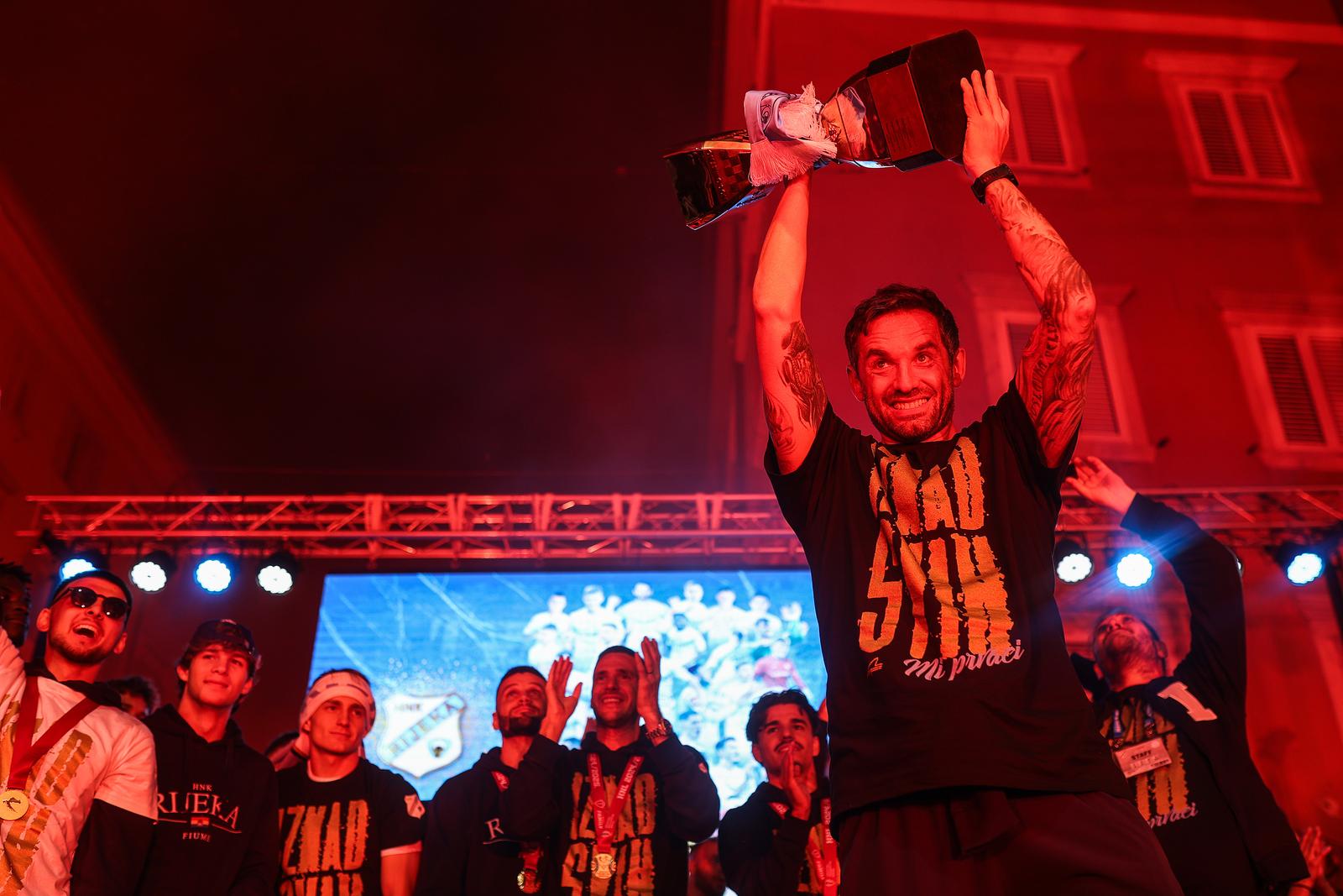 Igrači HNK Rijeka s navijačima na Korzu proslavili osvajanje prvenstva Hrvatske