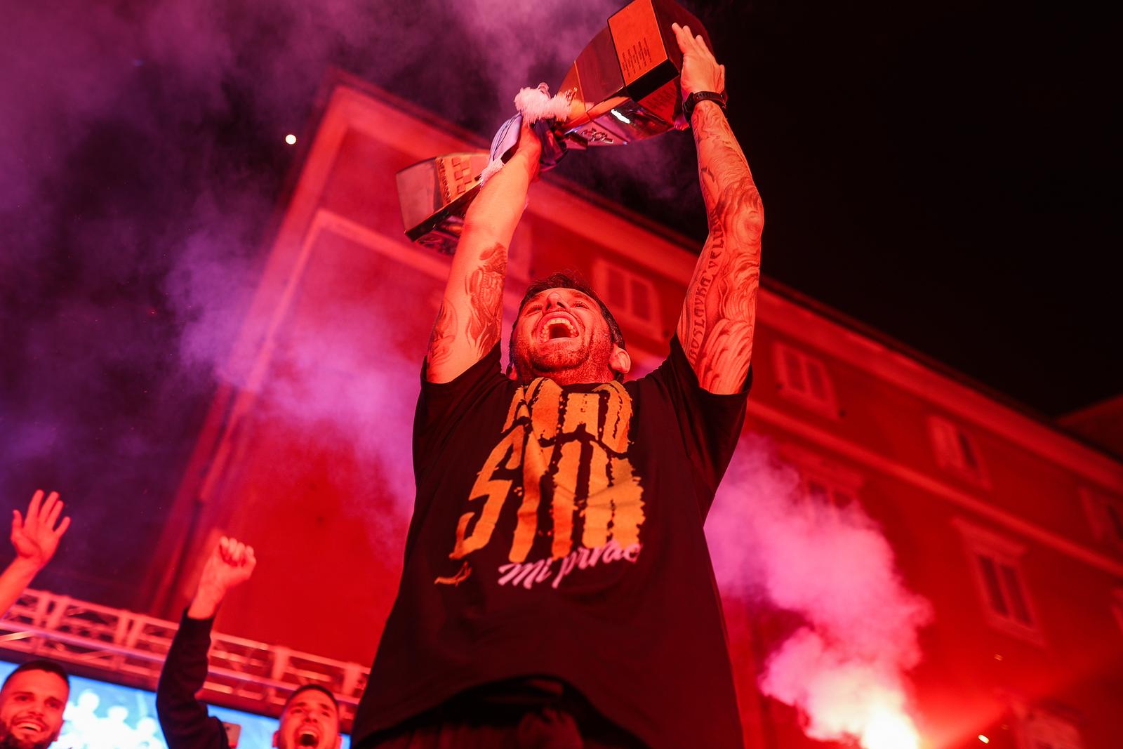 Igrači HNK Rijeka s navijačima na Korzu proslavili osvajanje prvenstva Hrvatske