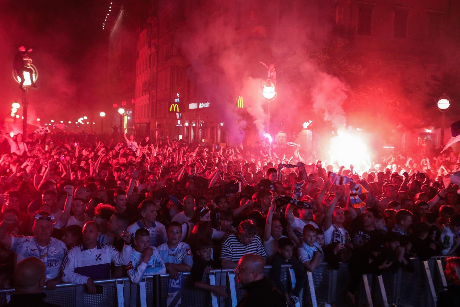 Igrači HNK Rijeka s navijačima na Korzu proslavili osvajanje prvenstva Hrvatske