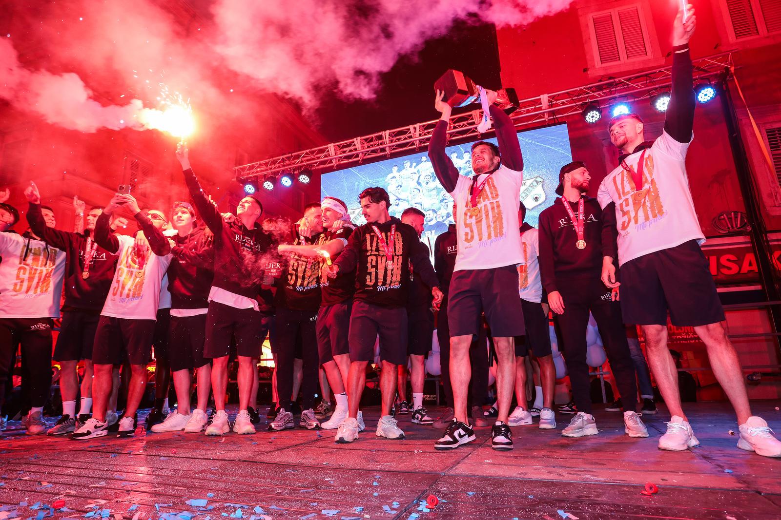 Igrači HNK Rijeka s navijačima na Korzu proslavili osvajanje prvenstva Hrvatske