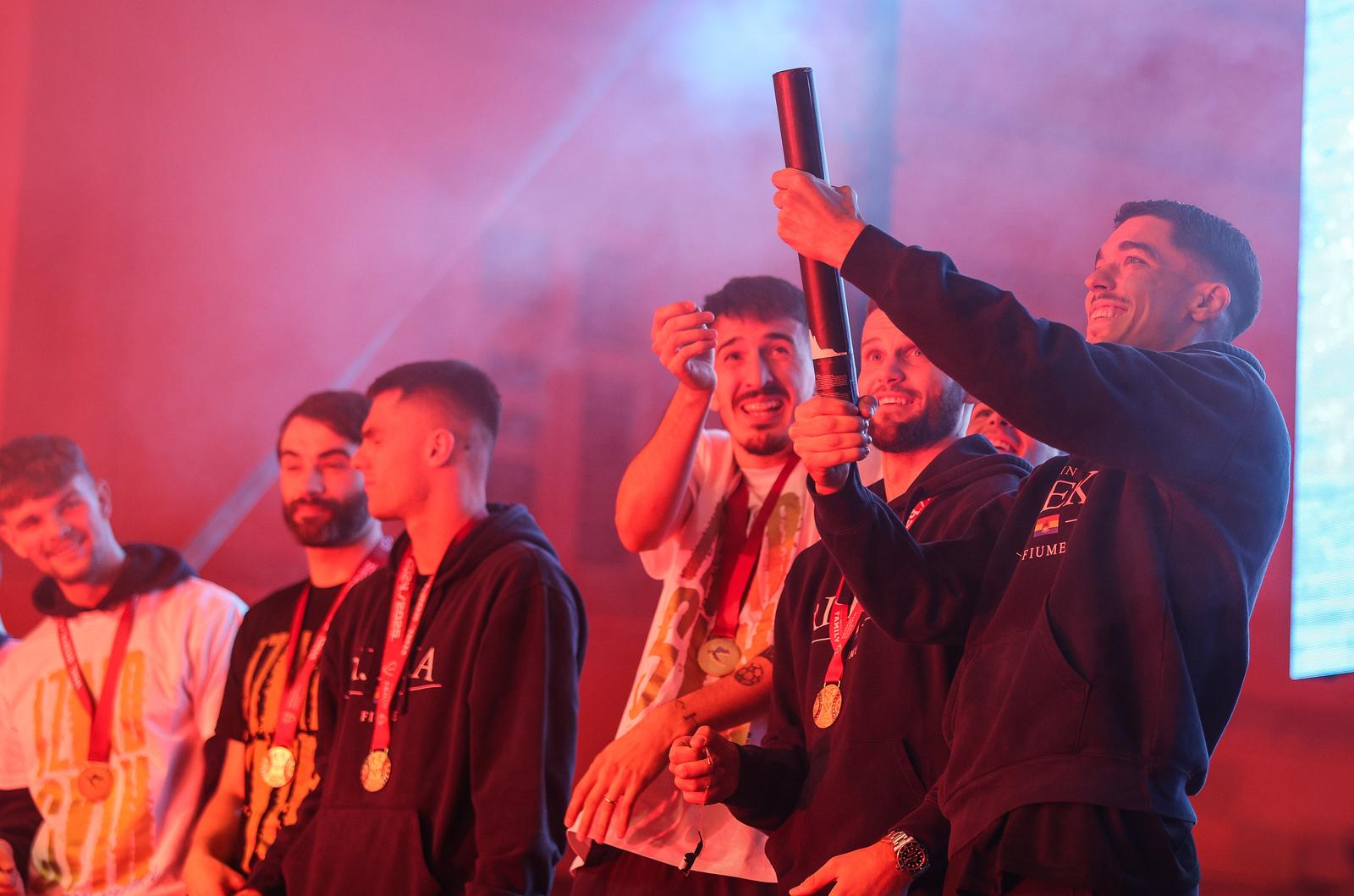 Igrači HNK Rijeka s navijačima na Korzu proslavili osvajanje prvenstva Hrvatske