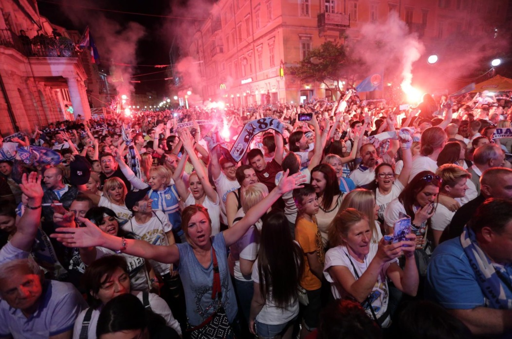 Rijeka: Korzo je gorio dugo u no?, prvaci Hrvatske u nogometu dobili do?ek za pam?enje Rijeka: Korzo je gorio dugo u no?, prvaci Hrvatske u nogometu dobili do?ek za pam?enje