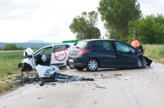Sinj: Prometna nesreća na cesti Sinj – Otok, ozlijeđeno pet osoba Sinj: Prometna nesreća na cesti Sinj – Otok, ozlijeđeno pet osoba
