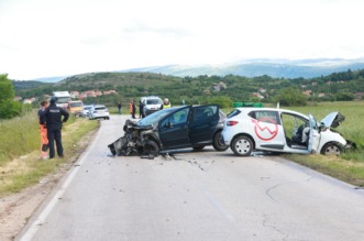 Sinj: Prometna nesreća na cesti Sinj – Otok, ozlijeđeno pet osoba Sinj: Prometna nesreća na cesti Sinj – Otok, ozlijeđeno pet osoba