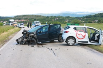 Sinj: Prometna nesreća na cesti Sinj – Otok, ozlijeđeno pet osoba Sinj: Prometna nesreća na cesti Sinj – Otok, ozlijeđeno pet osoba