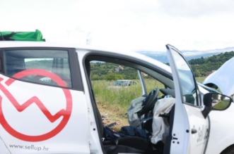 Sinj: Prometna nesreća na cesti Sinj – Otok, ozlijeđeno pet osoba Sinj: Prometna nesreća na cesti Sinj – Otok, ozlijeđeno pet osoba