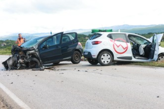 Sinj: Prometna nesreća na cesti Sinj – Otok, ozlijeđeno pet osoba Sinj: Prometna nesreća na cesti Sinj – Otok, ozlijeđeno pet osoba