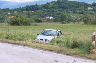 Sinj: Prometna nesreća na cesti Sinj – Otok, ozlijeđeno pet osoba Sinj: Prometna nesreća na cesti Sinj – Otok, ozlijeđeno pet osoba