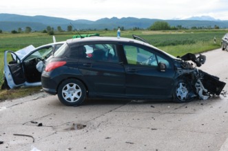 Sinj: Prometna nesreća na cesti Sinj – Otok, ozlijeđeno pet osoba Sinj: Prometna nesreća na cesti Sinj – Otok, ozlijeđeno pet osoba