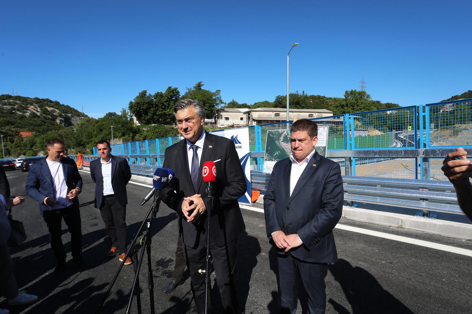 Rijeka: Premijer Plenković i ministar Butković obišli novi vijadukt na čvoru Orehovica Rijeka: Premijer Plenković i ministar Butković obišli novi vijadukt na čvoru Orehovica