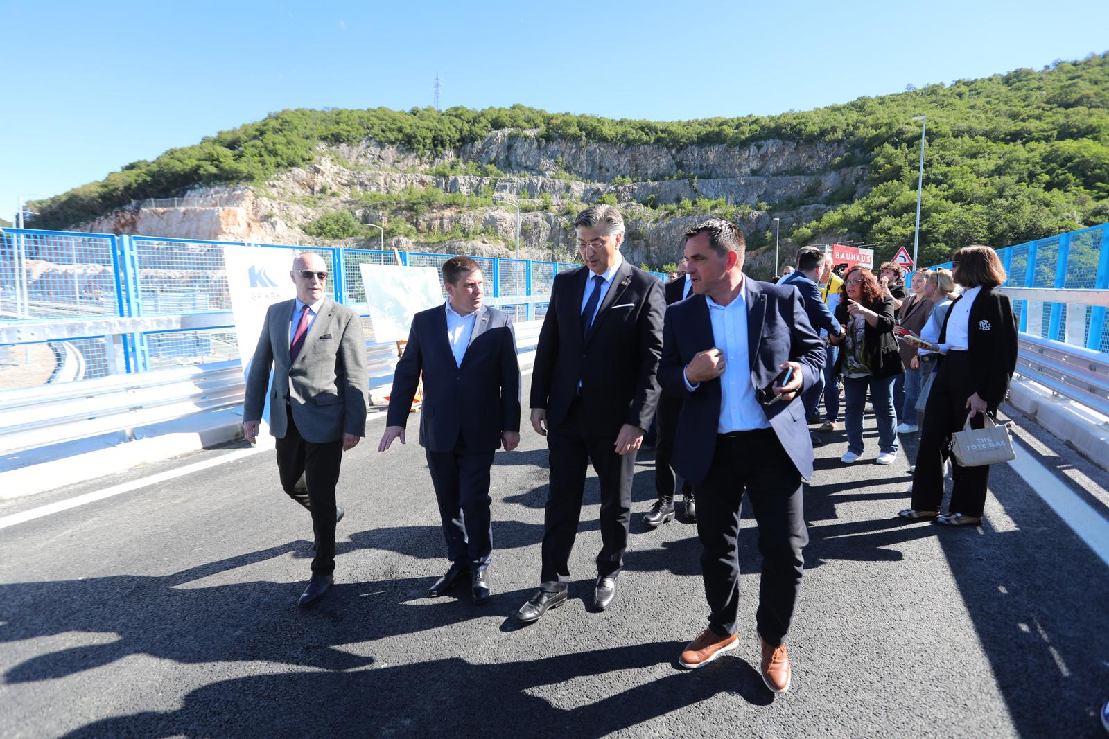 Rijeka: Premijer Plenković i ministar Butković obišli novi vijadukt na čvoru Orehovica Rijeka: Premijer Plenković i ministar Butković obišli novi vijadukt na čvoru Orehovica