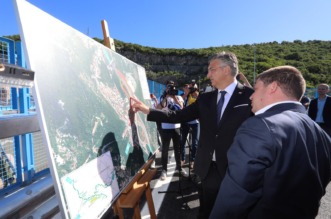 Rijeka: Premijer Plenković i ministar Butković obišli novi vijadukt na čvoru Orehovica Rijeka: Premijer Plenković i ministar Butković obišli novi vijadukt na čvoru Orehovica