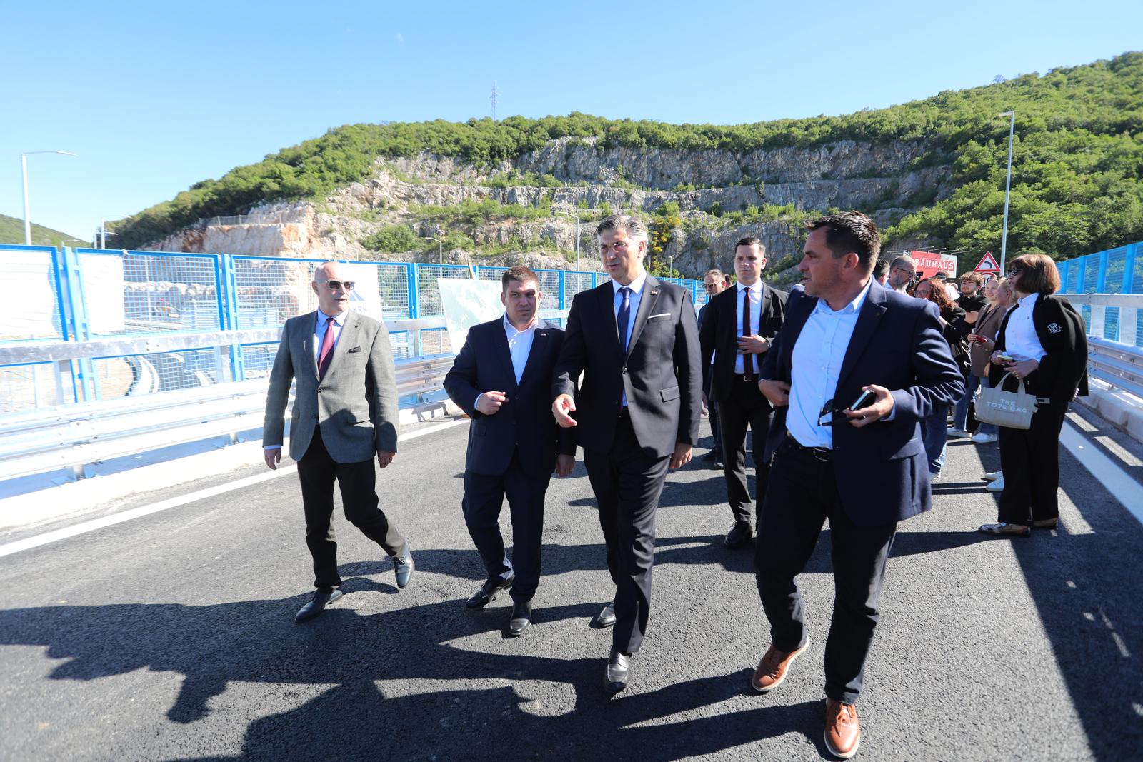 Rijeka: Premijer Plenković i ministar Butković obišli novi vijadukt na čvoru Orehovica Rijeka: Premijer Plenković i ministar Butković obišli novi vijadukt na čvoru Orehovica