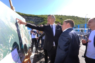 Rijeka: Premijer Plenković i ministar Butković obišli novi vijadukt na čvoru Orehovica Rijeka: Premijer Plenković i ministar Butković obišli novi vijadukt na čvoru Orehovica