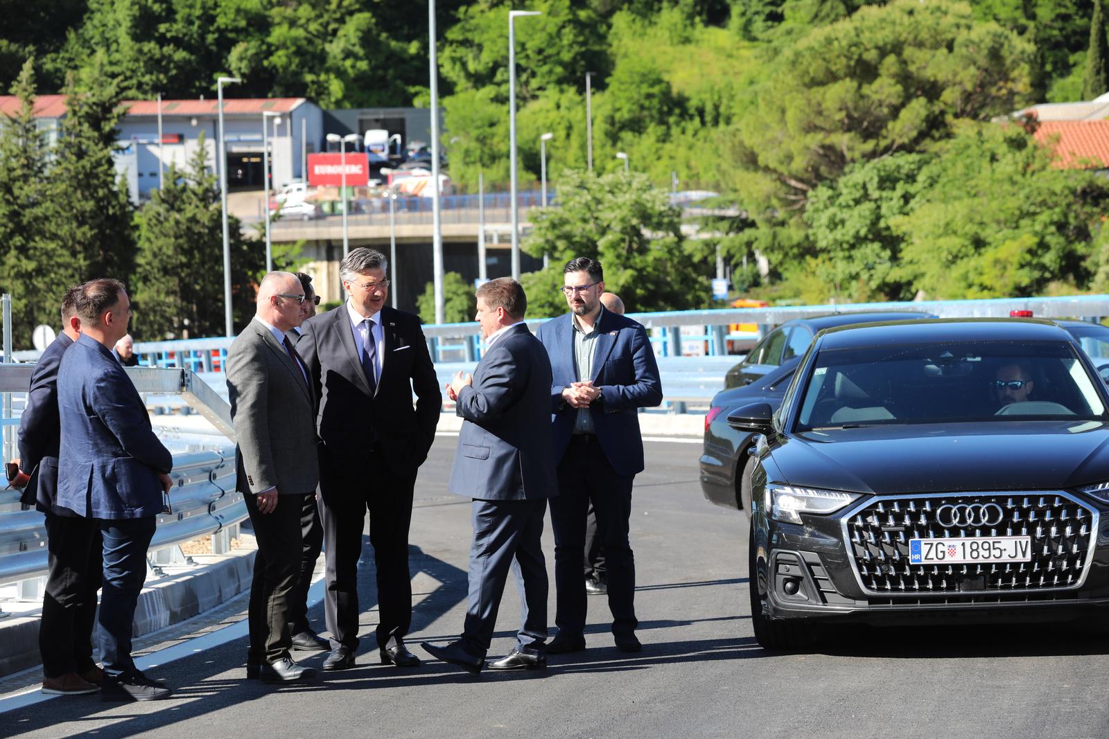 Rijeka: Premijer Plenković i ministar Butković obišli novi vijadukt na čvoru Orehovica Rijeka: Premijer Plenković i ministar Butković obišli novi vijadukt na čvoru Orehovica