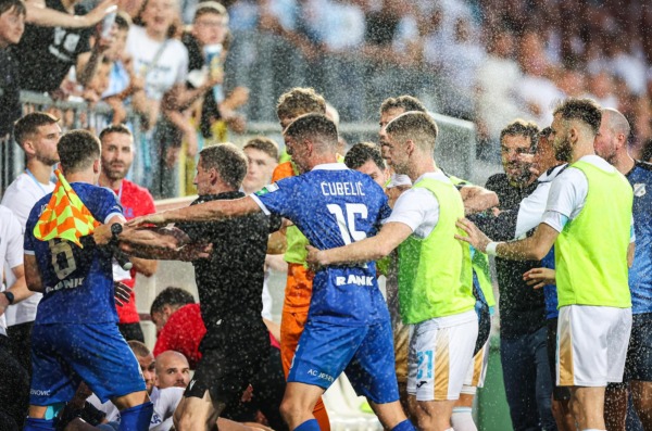 Rijeka: Sukob igrača HNK Rijeka i NK Slaven Belupo, s tribina letjele flaše i čaše