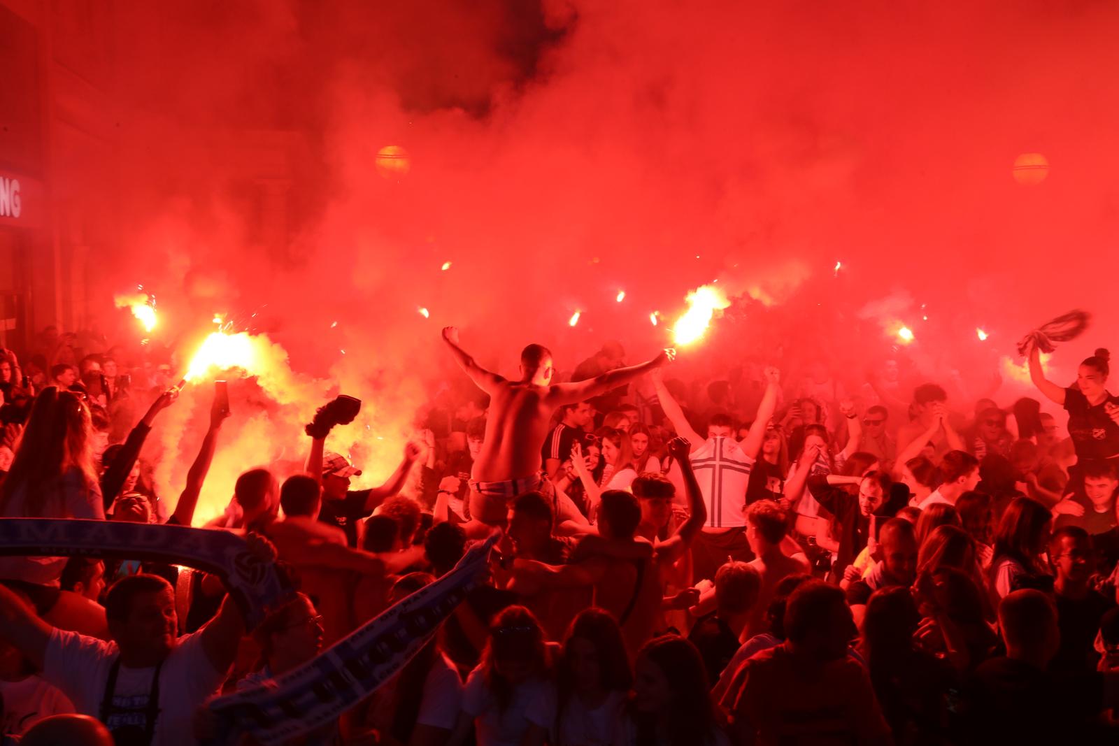 Rijeka: Navijači na Korzu slave osvajanje Hrvatskog nogometnog kupa Rijeka: Navijači na Korzu slave osvajanje Hrvatskog nogometnog kupa