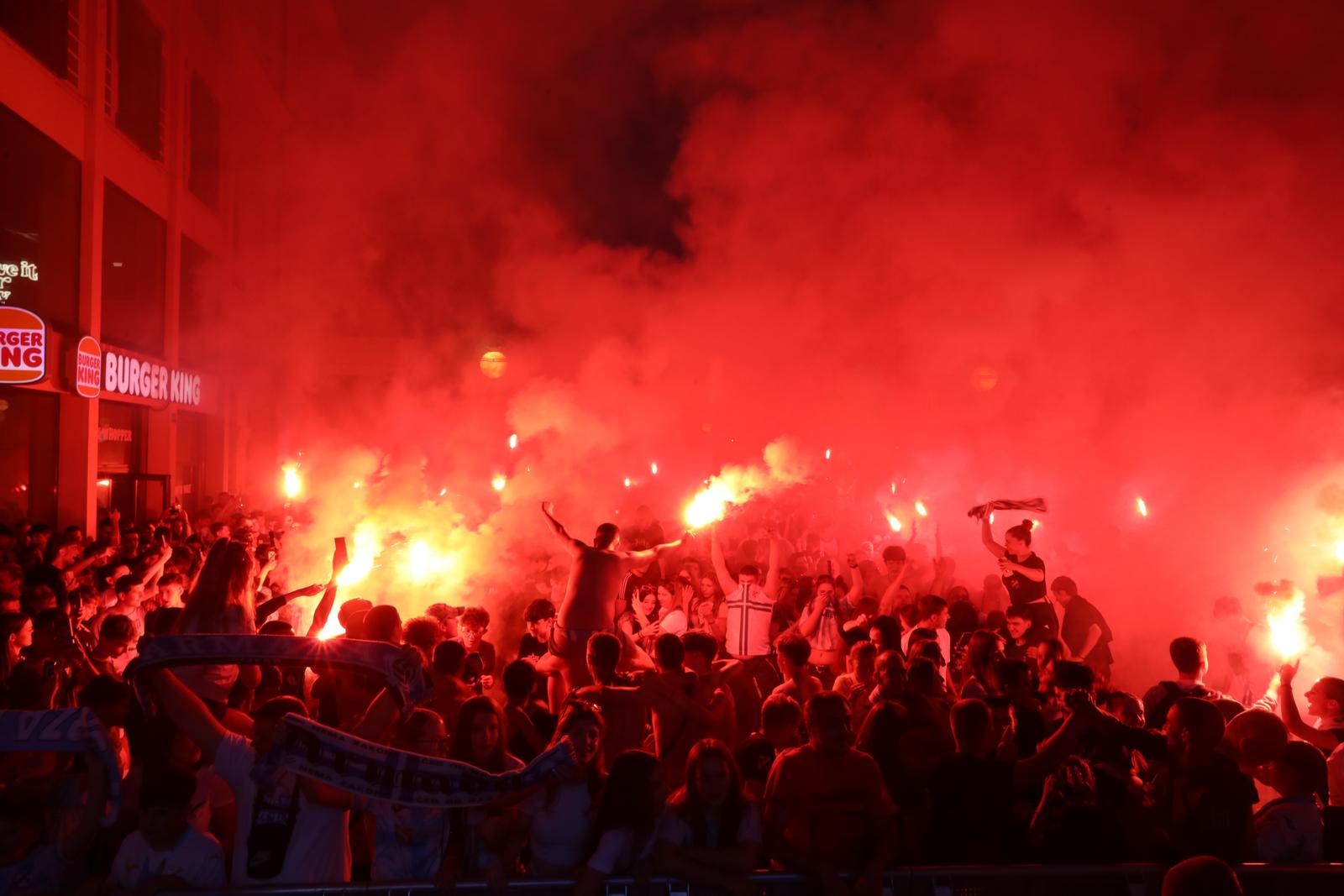 Rijeka: Navijači na Korzu slave osvajanje Hrvatskog nogometnog kupa Rijeka: Navijači na Korzu slave osvajanje Hrvatskog nogometnog kupa