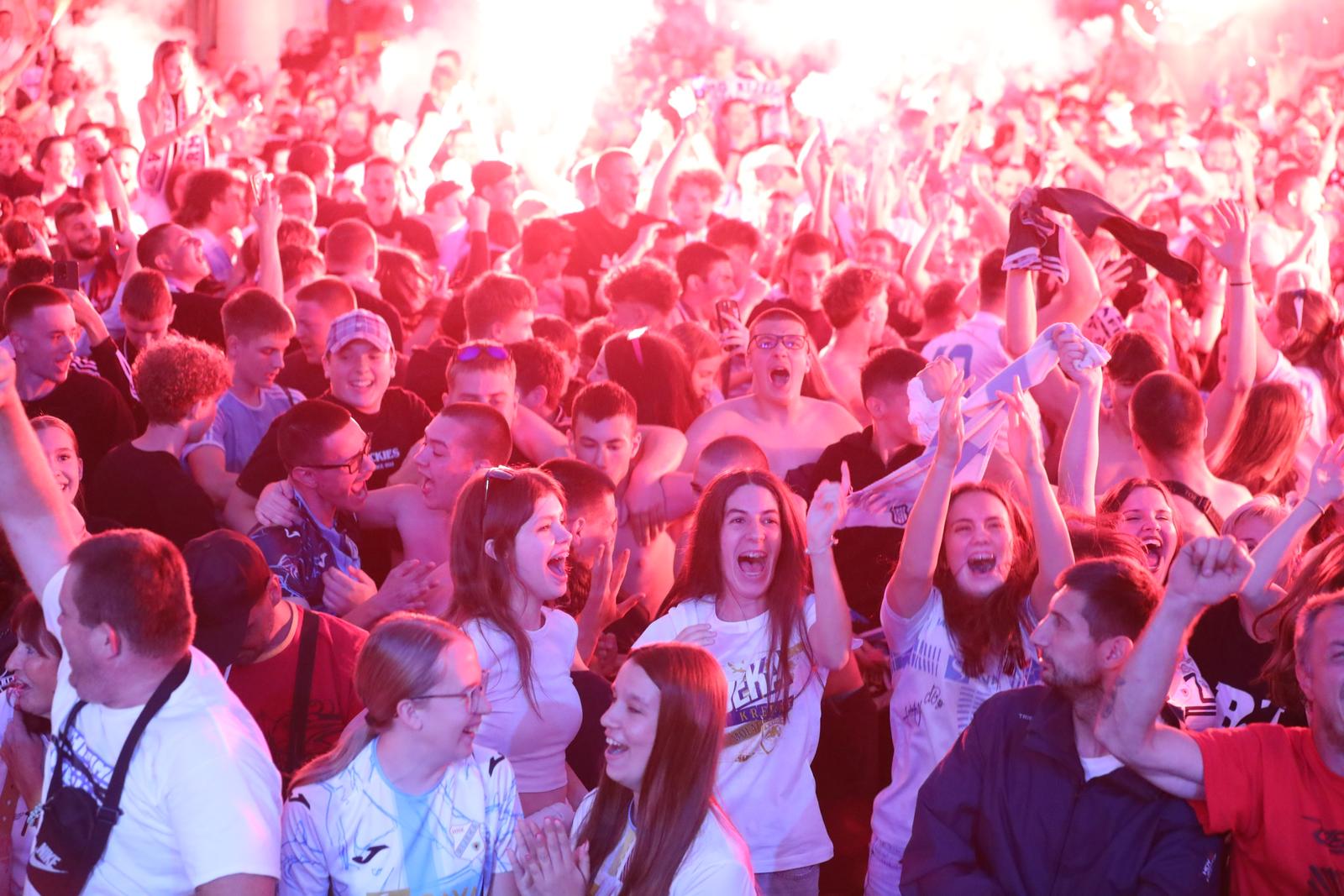 Rijeka: Navijači na Korzu slave osvajanje Hrvatskog nogometnog kupa Rijeka: Navijači na Korzu slave osvajanje Hrvatskog nogometnog kupa