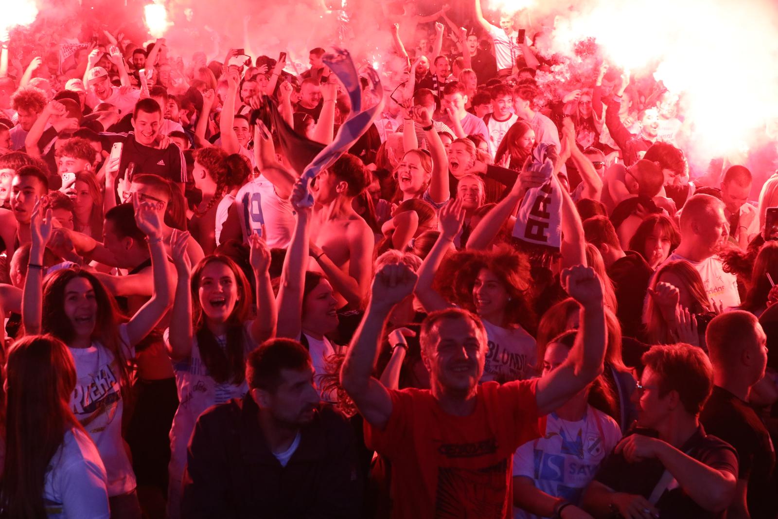 Rijeka: Navijači na Korzu slave osvajanje Hrvatskog nogometnog kupa Rijeka: Navijači na Korzu slave osvajanje Hrvatskog nogometnog kupa