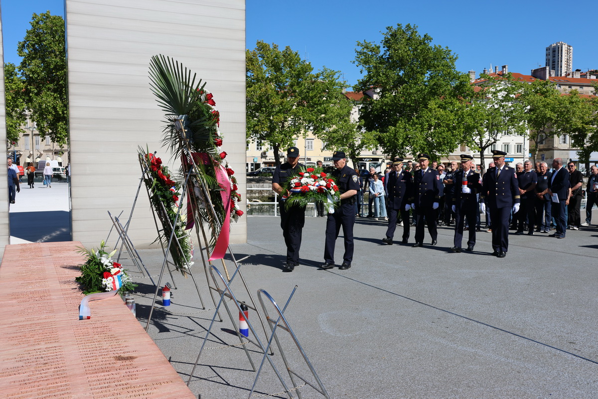 Polaganje-vijenaca-Dan-drzavnosti-5 Polaganje-vijenaca-Dan-drzavnosti-5