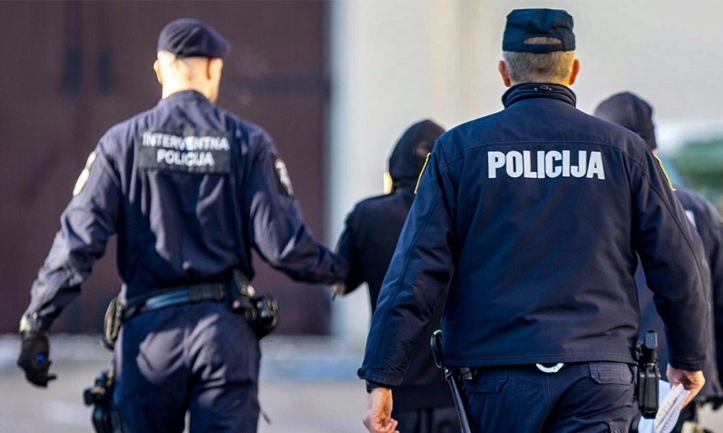 ef3ac2fc-bf63-4f72-bf1a-17f0bcd2221d ef3ac2fc-bf63-4f72-bf1a-17f0bcd2221d