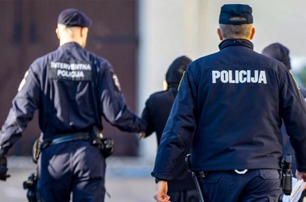 ef3ac2fc-bf63-4f72-bf1a-17f0bcd2221d