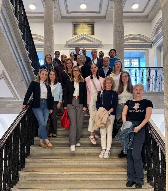 group-photo-2 group-photo-2