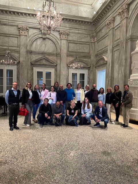 group-photo-3 group-photo-3