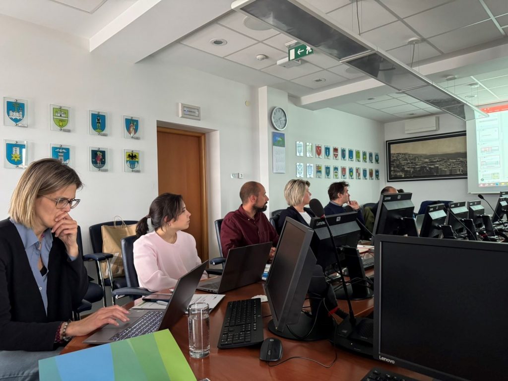 meeting-1-1024×768 meeting-1-1024×768