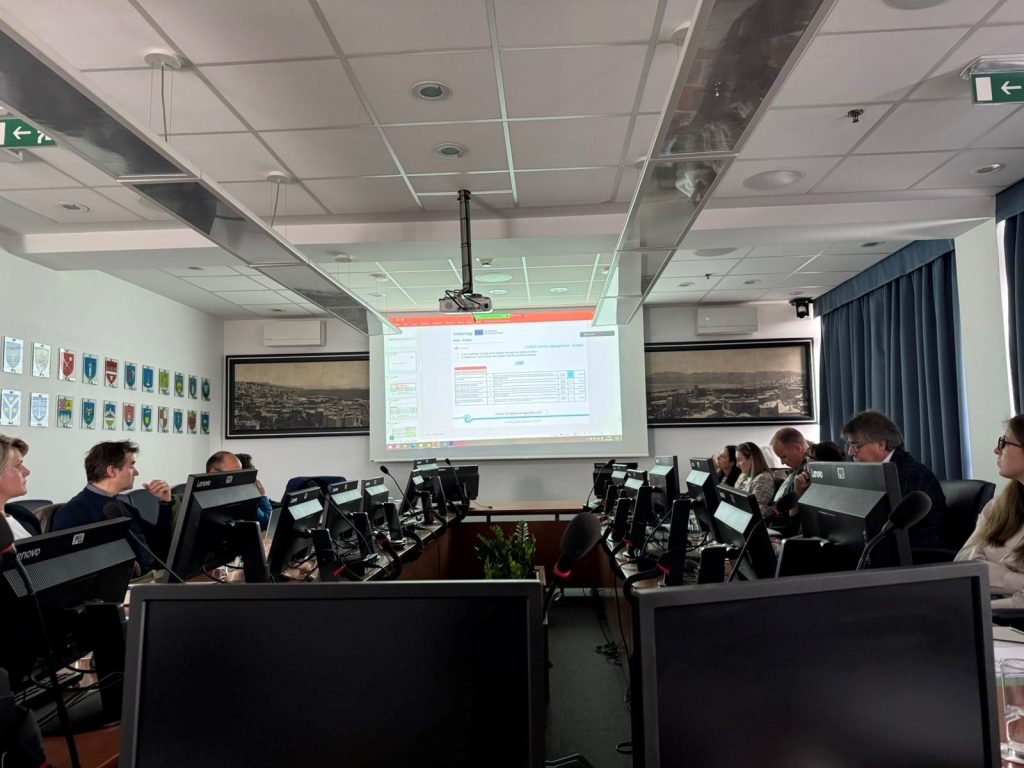 meeting-3-1024×768 meeting-3-1024×768