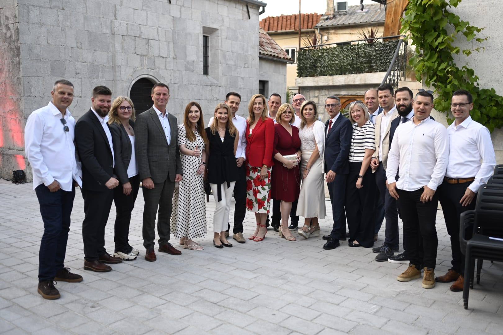 496160767_1267376092066972_6743343181774168445_n 496160767_1267376092066972_6743343181774168445_n