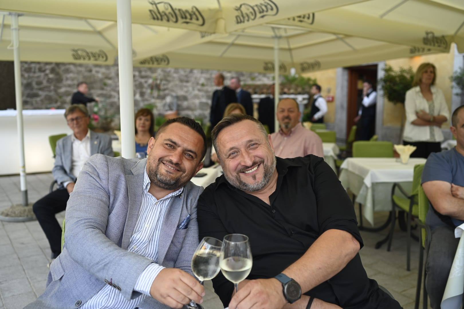 499708739_1267376315400283_7933677530281450703_n 499708739_1267376315400283_7933677530281450703_n