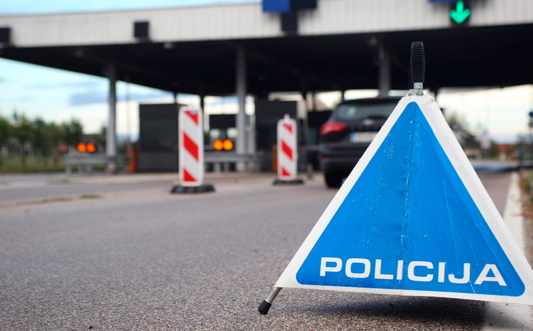 9d0c372e-0f23-4972-b8e2-9e07e83b1f63 9d0c372e-0f23-4972-b8e2-9e07e83b1f63