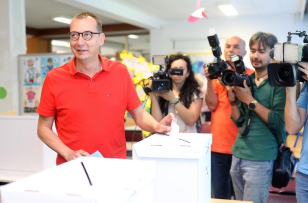 Rijeka: Kandidat za gradonačelnika Marko Filipović glasovao u drugom krugu lokalnih izbora