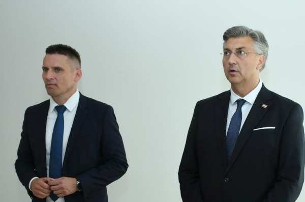Sisak: Plenković predao ključeve stanova u dvije novoizgrađene zgrade