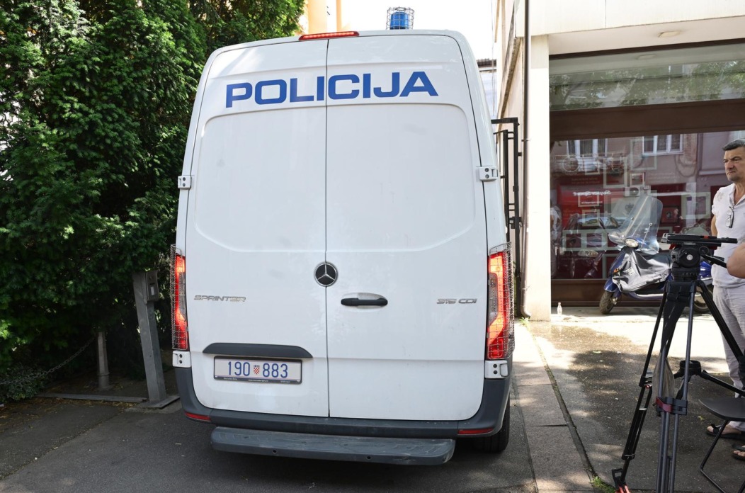 Zagreb: Dovođenje optuženih policajaca u Uskok Zagreb: Dovođenje optuženih policajaca u Uskok