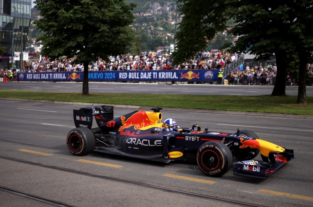 Red Bull Showrun spektakl održan u Sarajevu Red Bull Showrun spektakl održan u Sarajevu