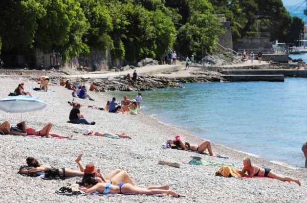 Rijeka:  Kupači uživaju na plaži Kantrida