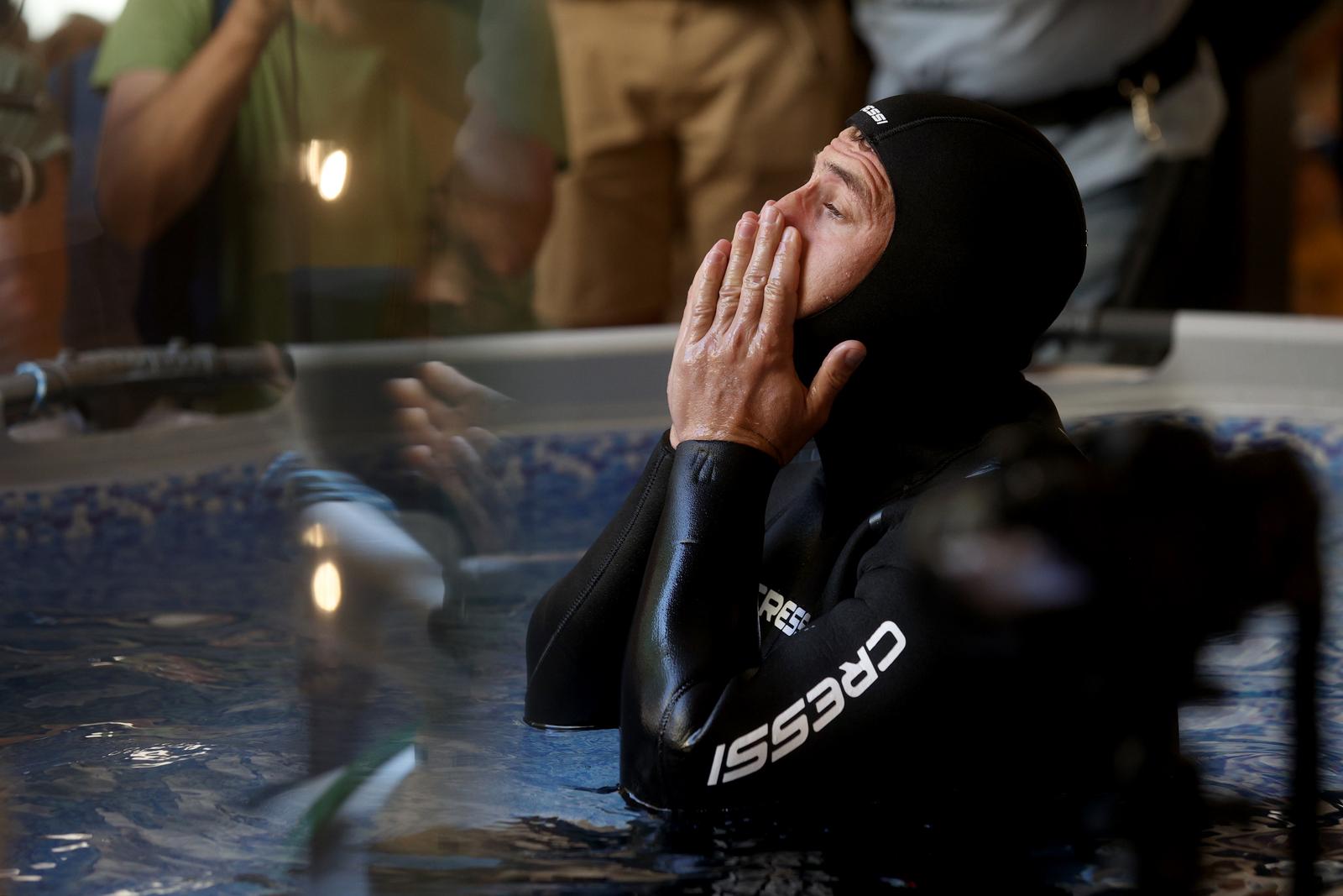Rijeka: Svjetski rekord Vitomira Maričića, zadržao dah pod vodom 29 minuta i tri sekunde Rijeka: Svjetski rekord Vitomira Maričića, zadržao dah pod vodom 29 minuta i tri sekunde